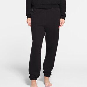 Skims boyfriend joggers size small.